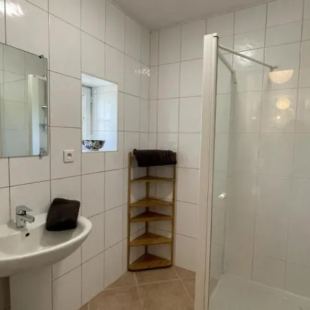 Maison Confortable Avec Grand Jardin Et Wifi Inclus - Fr-1-489-446 * Trevol
