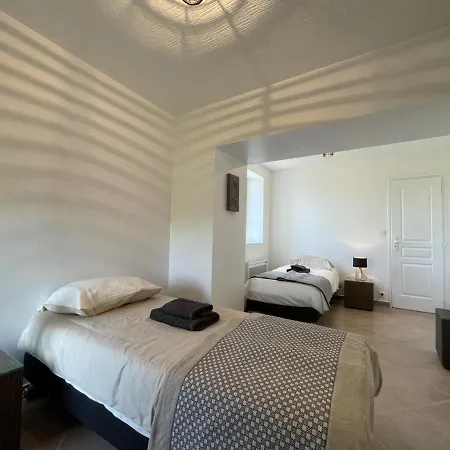 Maison Confortable Avec Grand Jardin Et Wifi Inclus - Fr-1-489-446 * Trévol